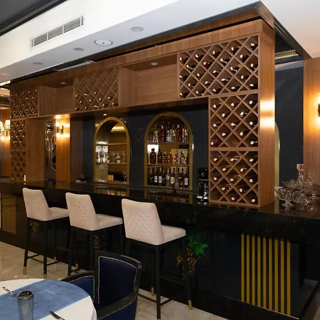 Отель Leslion Luxury 3*